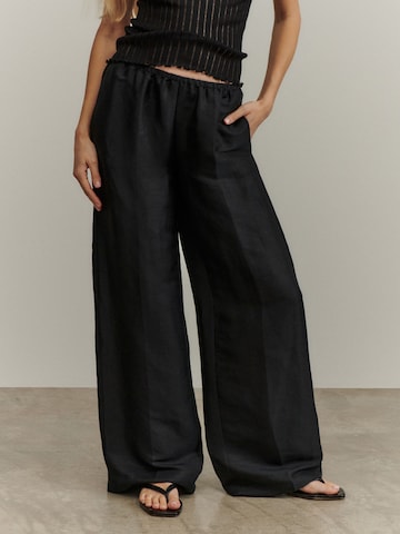 ABOUT YOU x Marie von Behrens Wide leg Pleated Pants 'Emelie' in Black: front