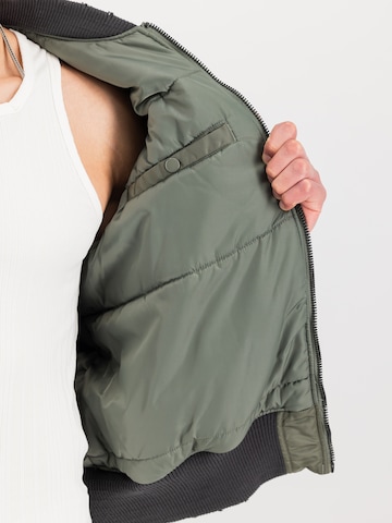 Veste mi-saison 'MA-1 Distressed' ALPHA INDUSTRIES en vert