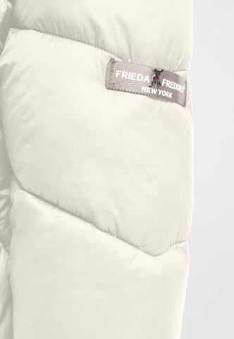 Frieda & Freddies NY Between-Season Jacket 'Jacie' in White