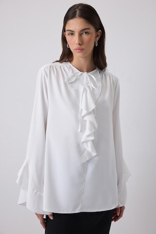 Touche Prive Blouse in White: front