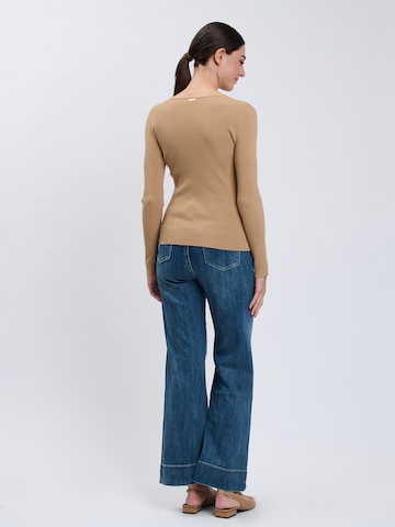 Pullover di Influencer in marrone