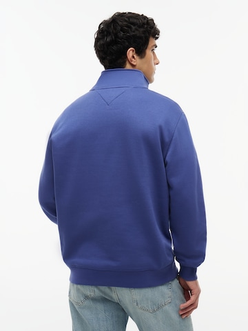 Bluză de molton de la Tommy Jeans pe albastru