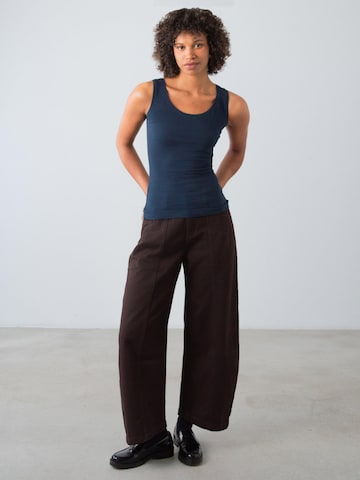 Honest Basics Top in Blauw
