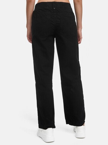 Tazzio Regular Hose 'F601'‌‌‌‌‌ in Schwarz