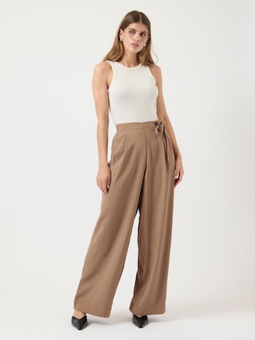 YAS Wide Leg Bukser med lægfolder 'YASAri' i beige