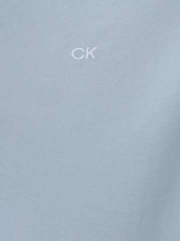 Calvin Klein Big & Tall - Ajuste estrecho Camisa en azul