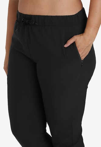 Q by Endurance Tapered Broek 'Maia' in Zwart