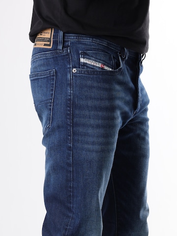 DIESEL - Tapered Vaquero 'BUSTER-X' en azul