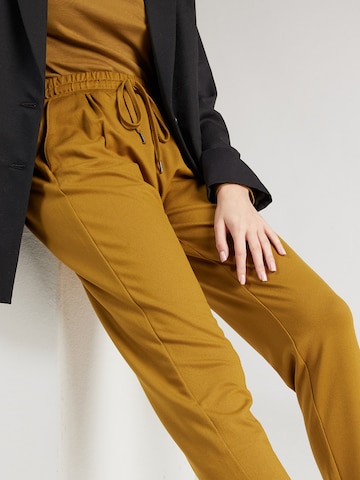 Regular Pantalon à pince QS en vert