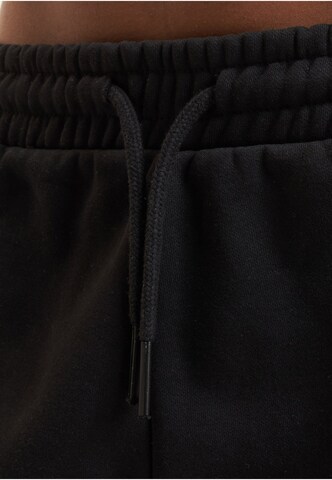 ROCAWEAR Regular Shorts in Schwarz