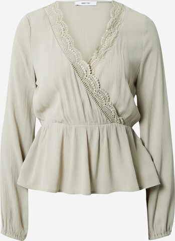 ABOUT YOU Blouse 'Binia' in Groen: voorkant