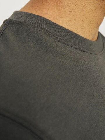 R.D.D. ROYAL DENIM DIVISION Bluser & t-shirts i grøn