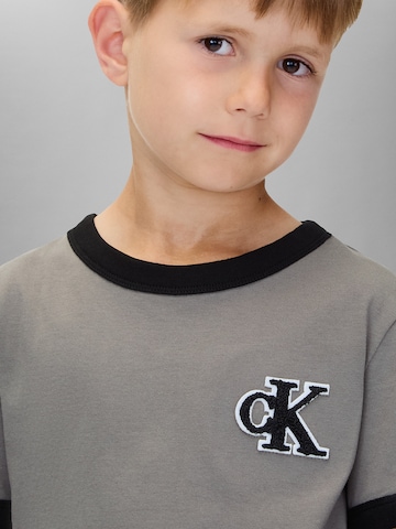 T-Shirt Calvin Klein Jeans en gris