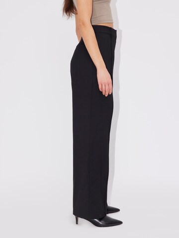 LeGer by Lena Gercke - regular Pantalón de pinzas 'Elvira' en negro: lado