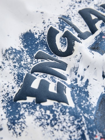 T-Shirt Next en blanc