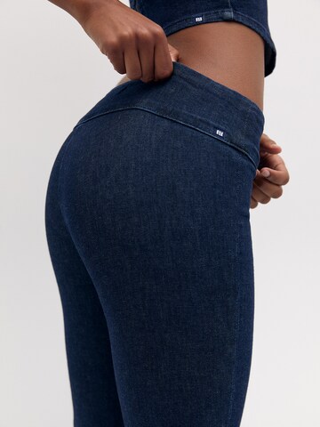 Pull&Bear Flared Jeggings - kék