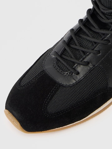 VAGABOND SHOEMAKERS Сапоги на шнуровке 'YASMIN' в Черный