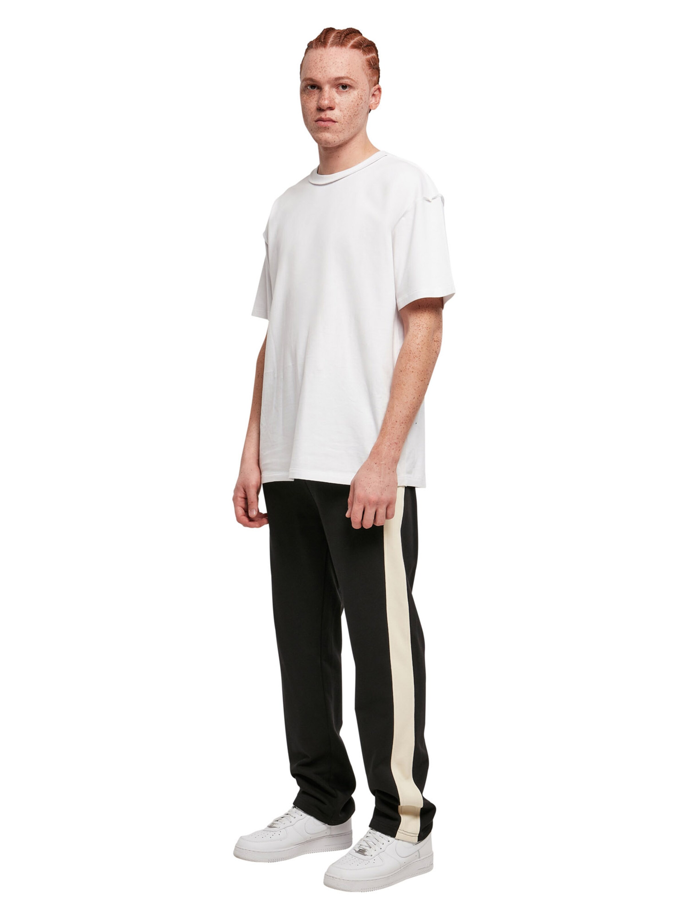 Urban Classics Štandardný strih Nohavice - Čierna