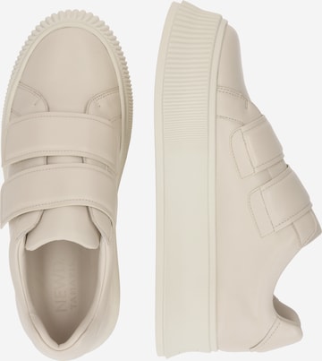 NEWD.Tamaris Sneaker in Beige