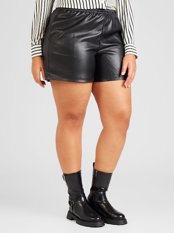 Vero Moda Curve Regular Shorts 'MONTANA' in Schwarz: predná strana