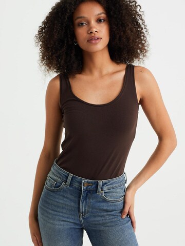 WE Fashion Top in Brown: front