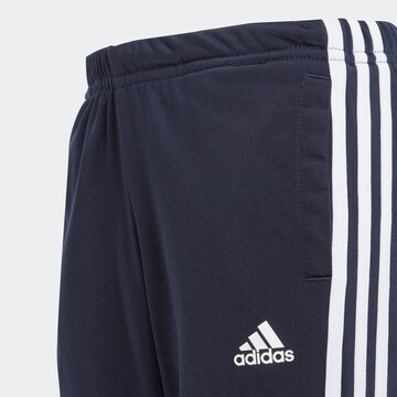 ADIDAS SPORTSWEAR Trainingspak 'Essentials' in Blauw