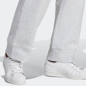 pilka ADIDAS ORIGINALS Laisvas Kelnės 'Premium Essentials'