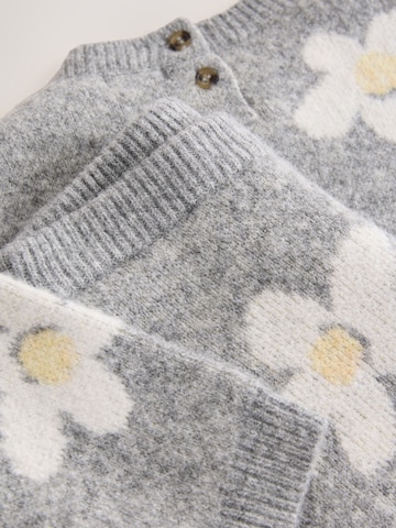 Next Set in Grey