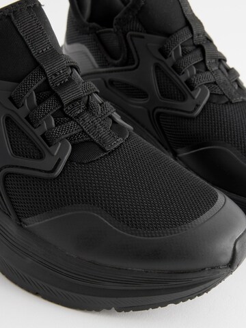Sneaker di Next in nero