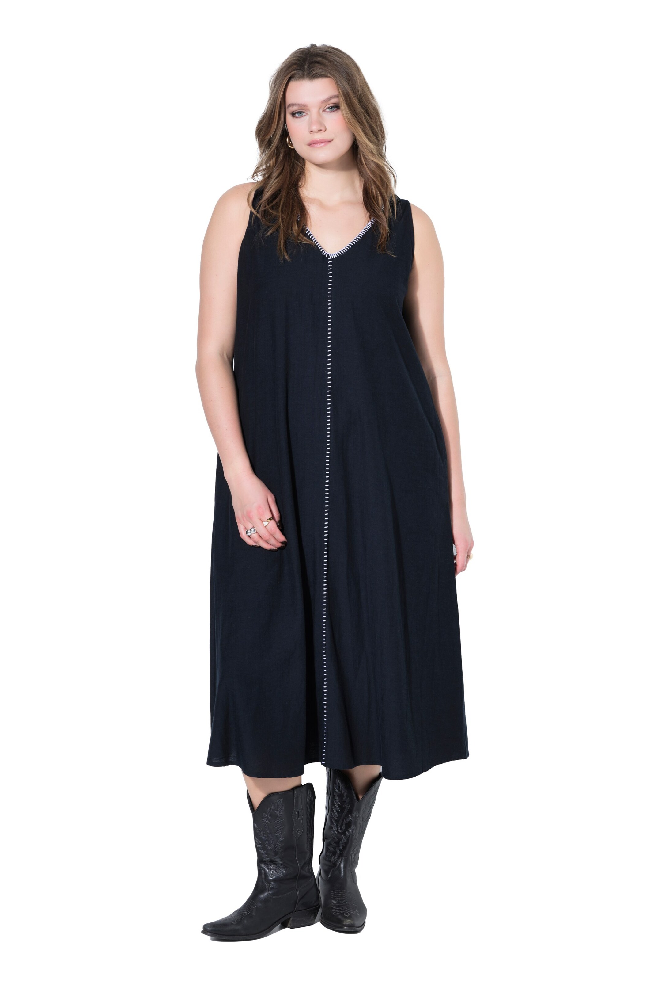 Studio Untold Dress in Black: front