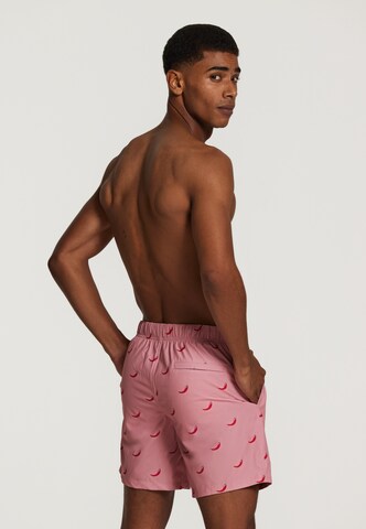 Shiwi Badshorts 'chili pepper 4-way stretch' i rosa