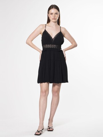 Influencer Kleid in Schwarz
