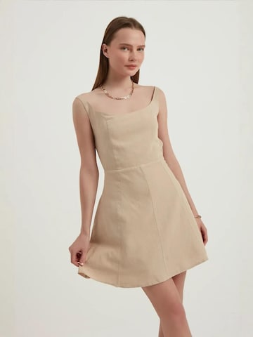 Hiccup - Vestido em bege