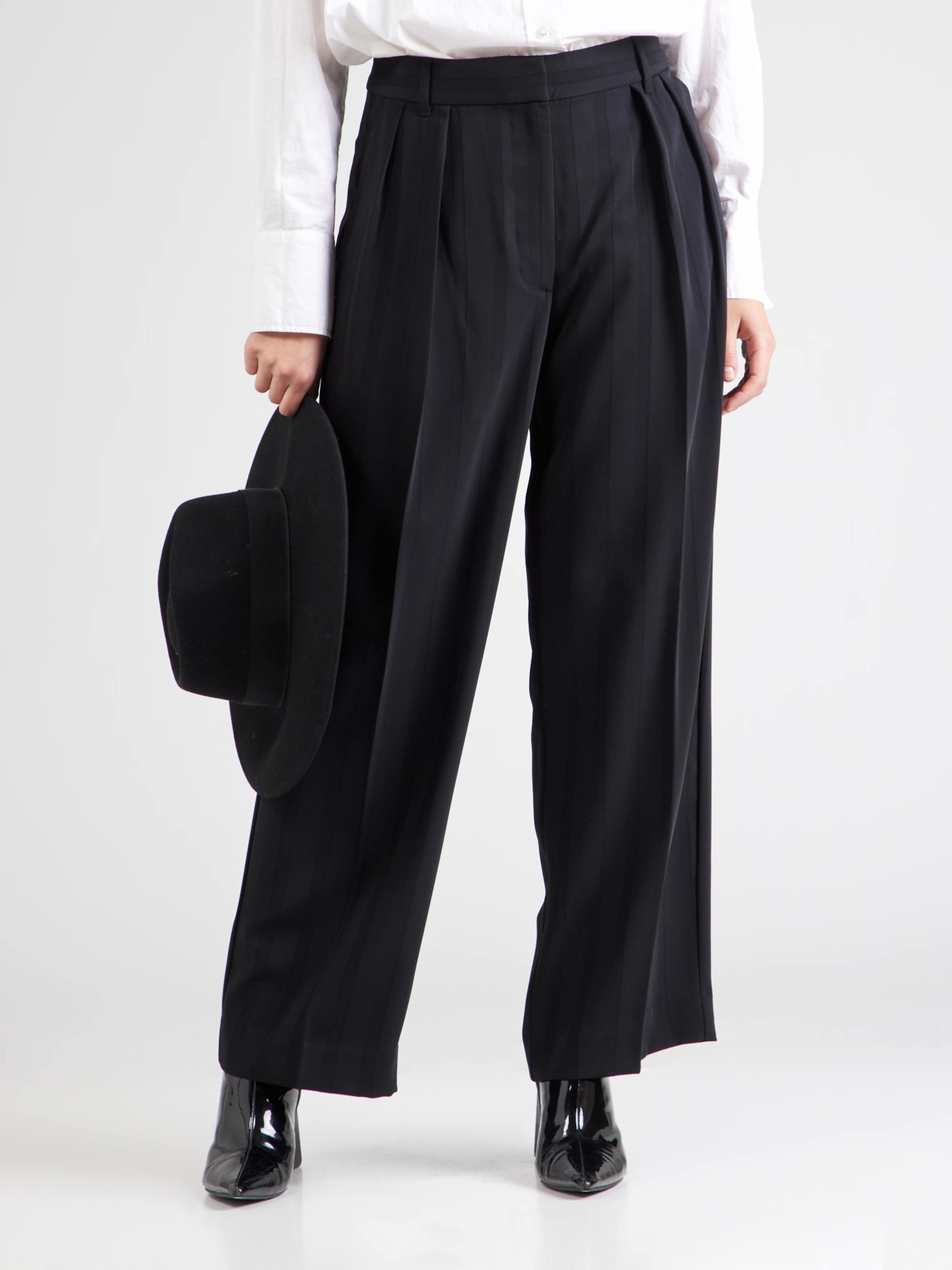 Pantalones republic hotsell