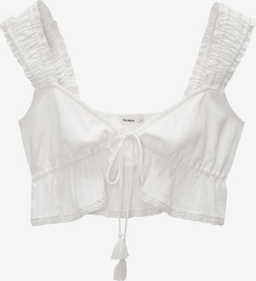 Top de la Pull&Bear pe alb: față