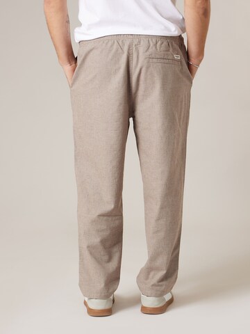 Loosefit Pantalon chino 'Marin' Deeluxe en marron