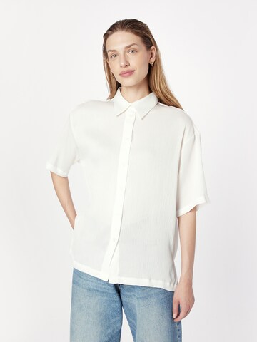 Chemisier Monki en blanc : devant