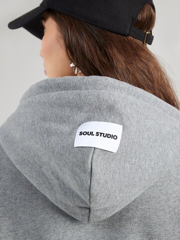 Veste de survêtement 'Soul Studio' Smith&Soul en gris