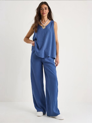 Completo pantalone di Bianco Lucci in blu