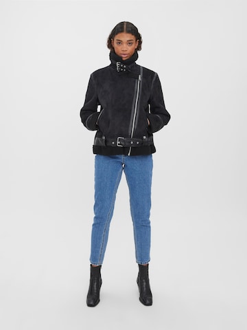 VERO MODA Between-Season Jacket 'Vega' in Black