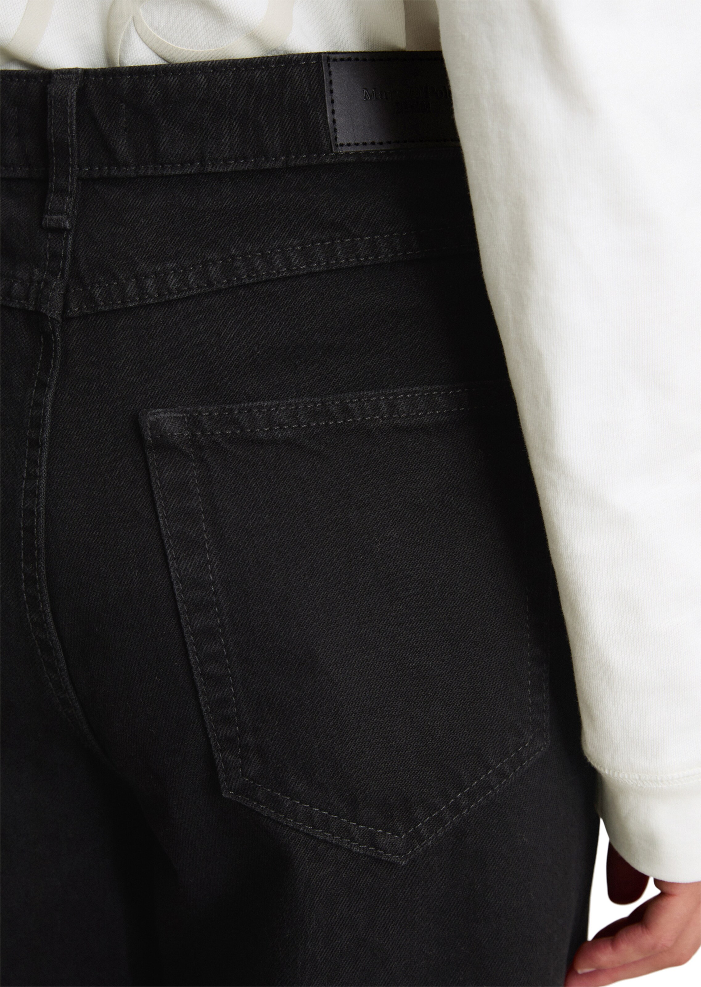 Marc O'Polo DENIM Loosefit Jeans 'Stine' in Schwarz