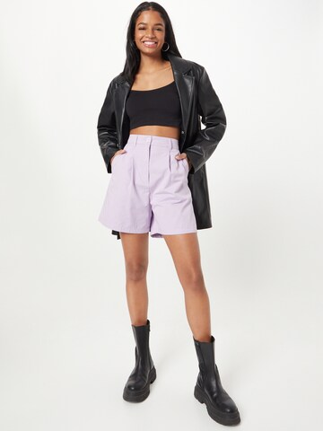 Monki Regular Bundfaltenhose in Lila