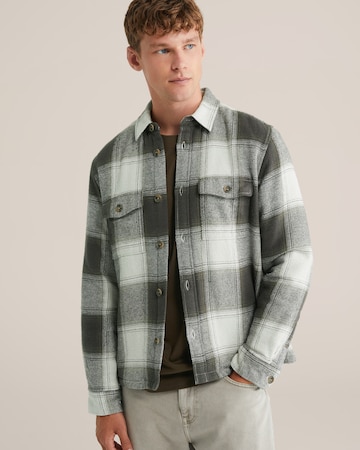 WE Fashion Comfort Fit Hemdjacke in Grün: Vorderseite