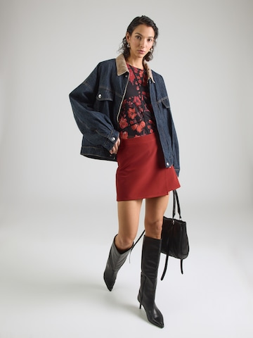 Fustă 'Isabella' de la ABOUT YOU pe roșu