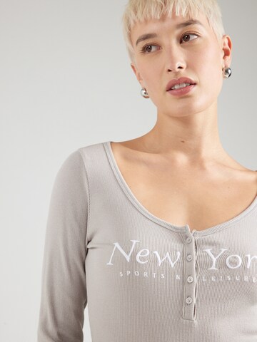 T-shirt HOLLISTER en gris
