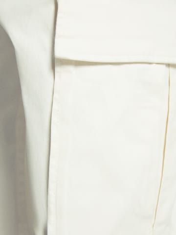 Bershkaregular Cargo hlače - bijela boja
