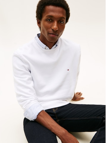 Sweat-shirt 'Essential' TOMMY HILFIGER en blanc