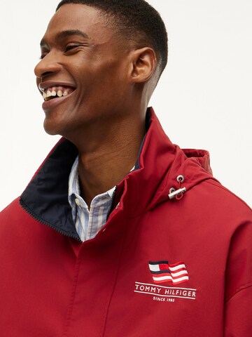 TOMMY HILFIGER Tussenjas in Rood