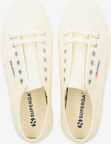 SUPERGA Низкие кроссовки в Бежевый