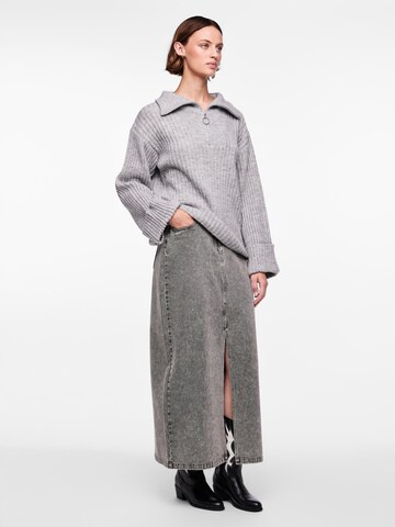 PIECES Pullover 'PCHasy' i grå